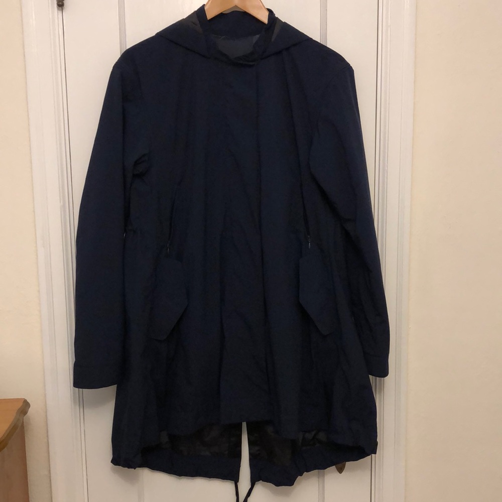 Lululemon packable rain shell. Size 4. Navy